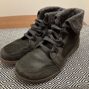 Chaco Barbary boots women’s 9.5